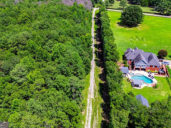 4th image of 3980 Clinton Ct