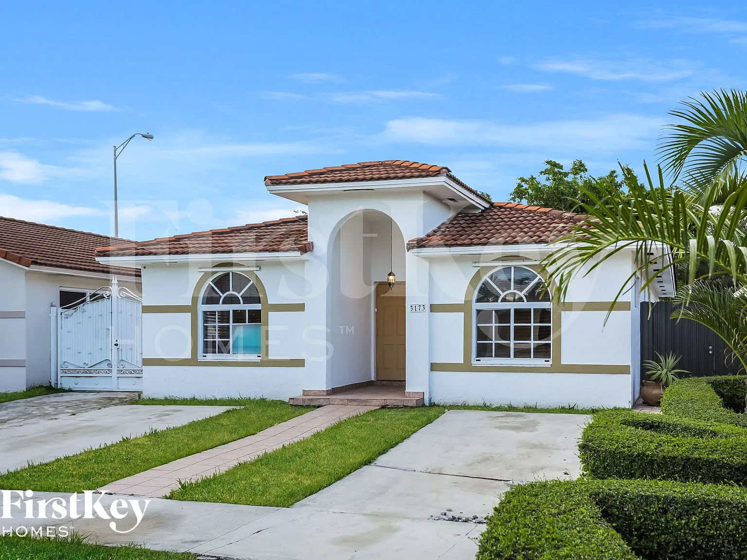 3 bed, 2.0 bath, 1460 sqft, $4,010 — Photo 2