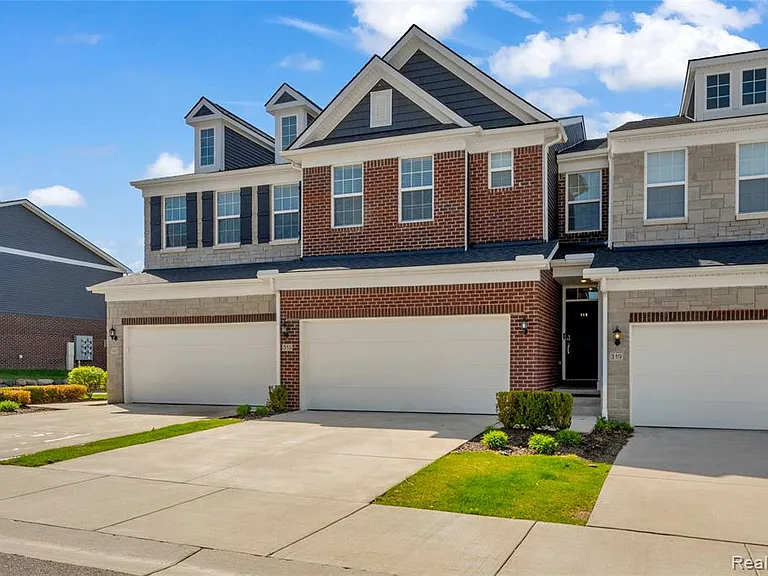 313 Strawberry Dr — Photo 31