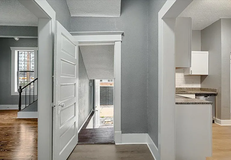 156 N Tucker St — Photo 10