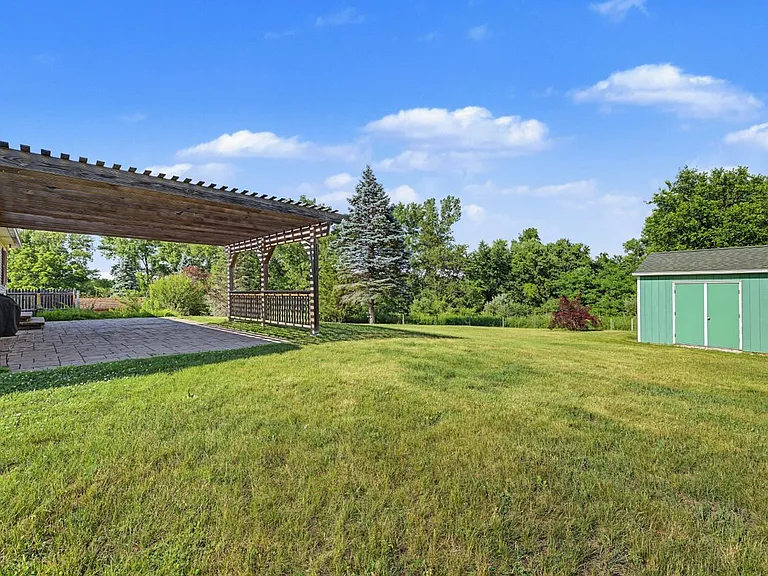 318 Cornwall Hill Rd — Photo 34