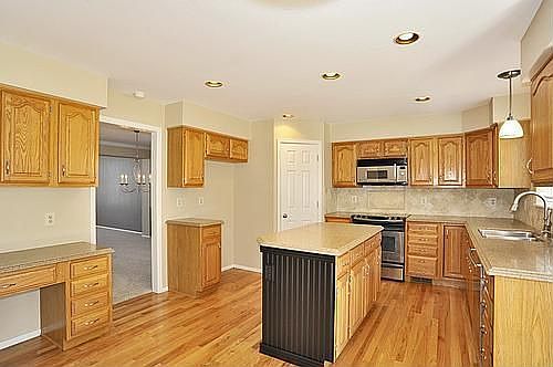 4th image of 8746 Meadow Creek Dr