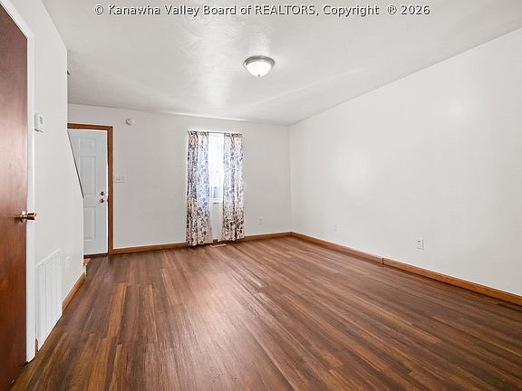 2nd image of 523 James River Rd