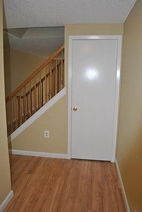 5th image of 125 Tennyson Dr