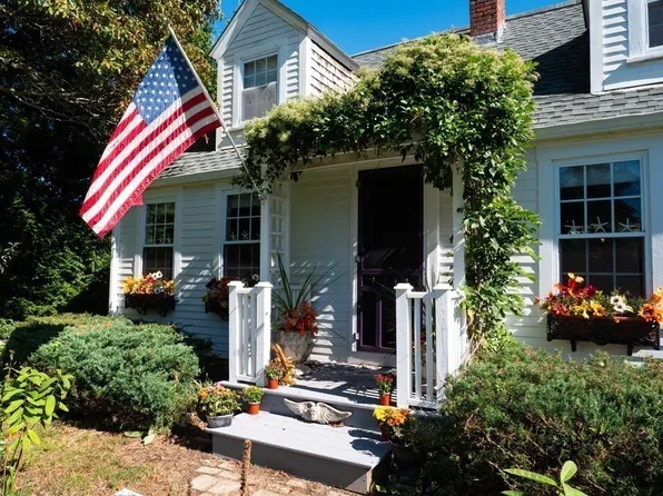 204 Main Rd, Westport, MA 02790