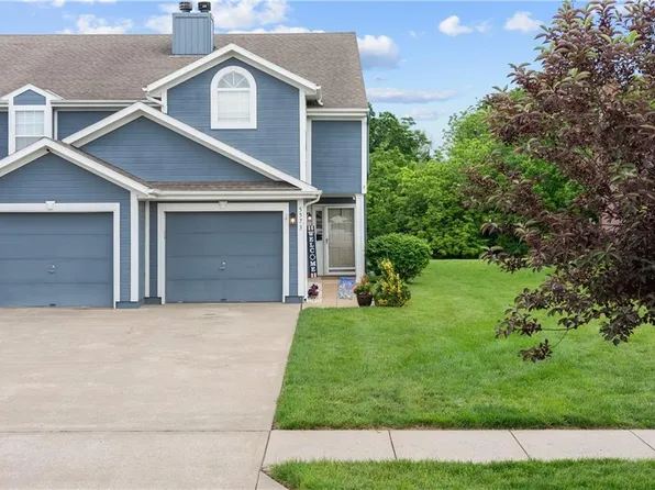 5573 NW Moonlight Meadow Dr, Lees Summit, MO 64064