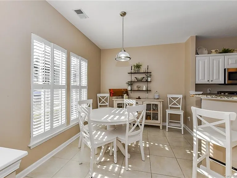 2151 Lake Breeze Ln — Photo 3