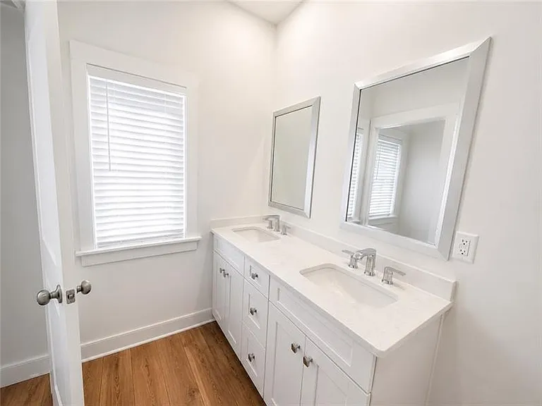 121 E Main St — Photo 22