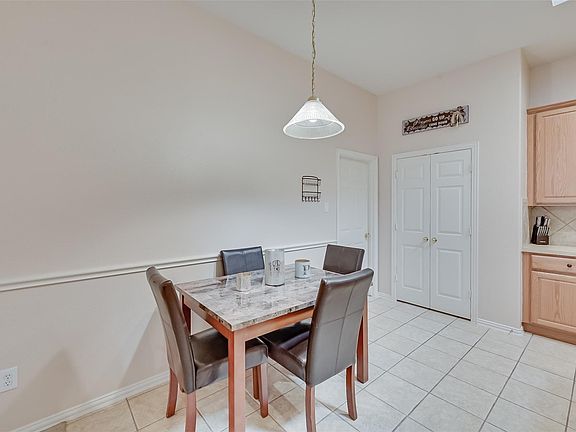 2nd image of 709 San Antonio Trl