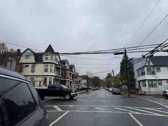 Exterior Neighborhood (street photo)