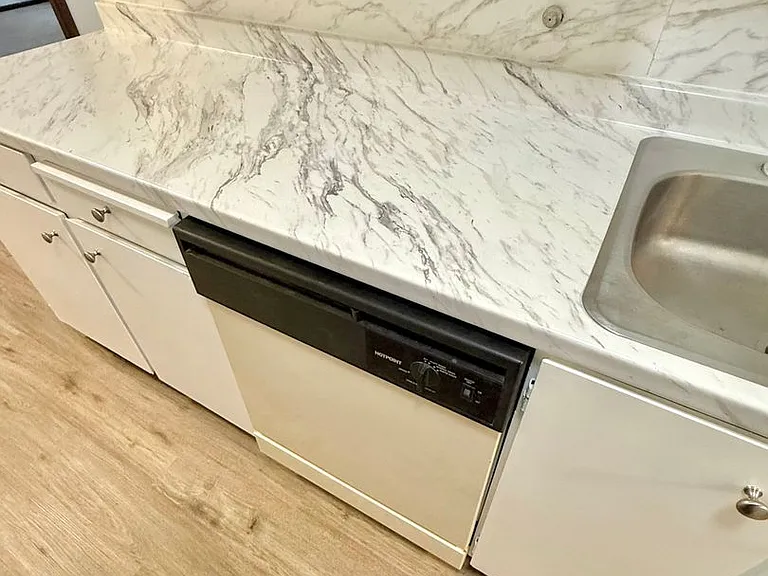 18524 Tm Jd Gisz Llc — Photo 9