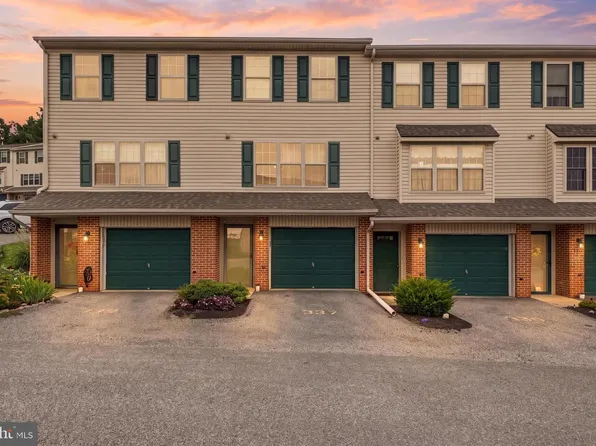 337 Country Club Rd #8, Red Lion, PA 17356
