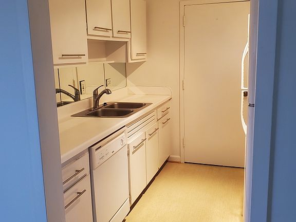 5th image of 7320 Glenroie Ave APT 4L