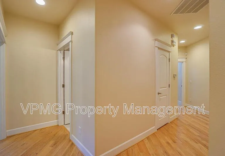 23517 NE 68th St — Photo 11