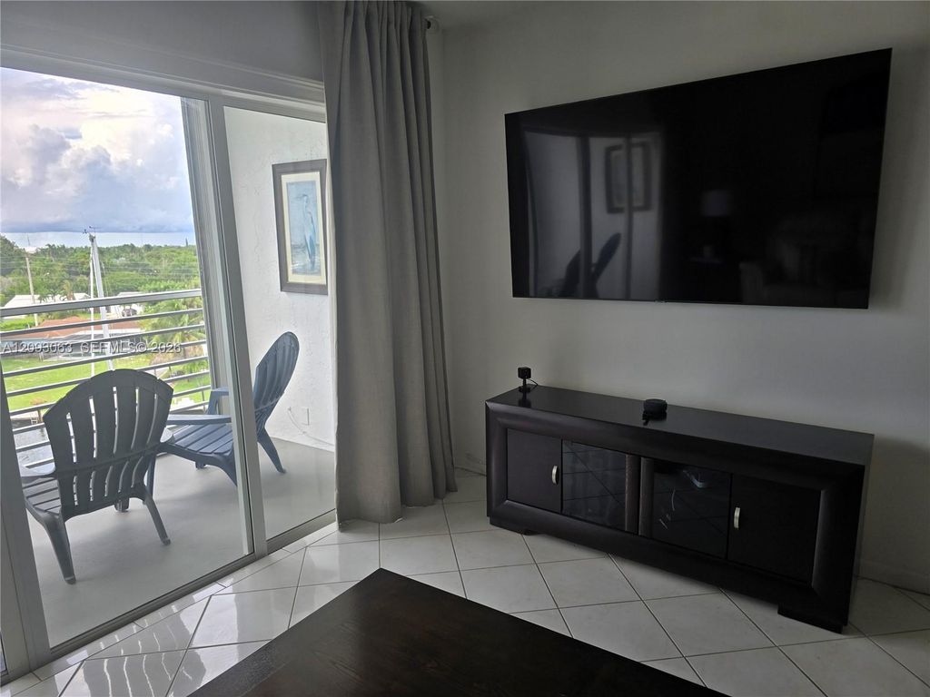 2731 NE 14th Street Cswy APT 636, photo 7