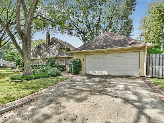 2 Car garage with double-wide driveway. Covered breezeway to house.