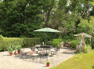 125 Slades Corner Rd, Dartmouth, MA 02748