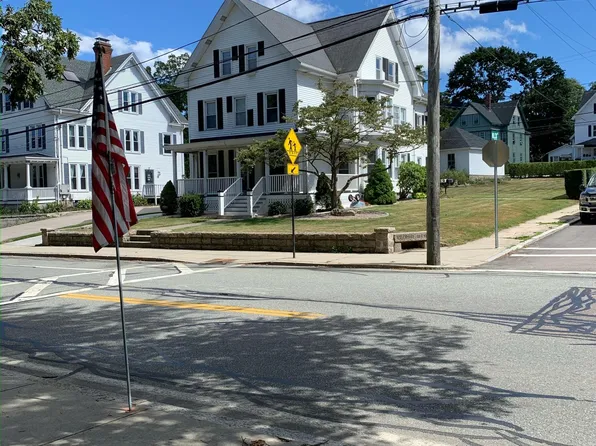 15 Grove Ave APT 3, Westerly, RI 02891