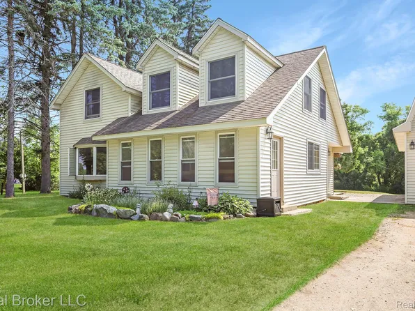 11274 Oak Rd, Otisville, MI 48463