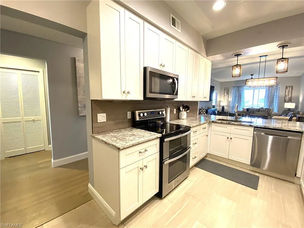 2 bed, 2.0 bath, 1373 sqft, $5,500 — Photo 4