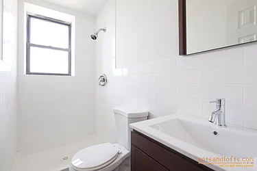 Rented by aptsandlofts.com