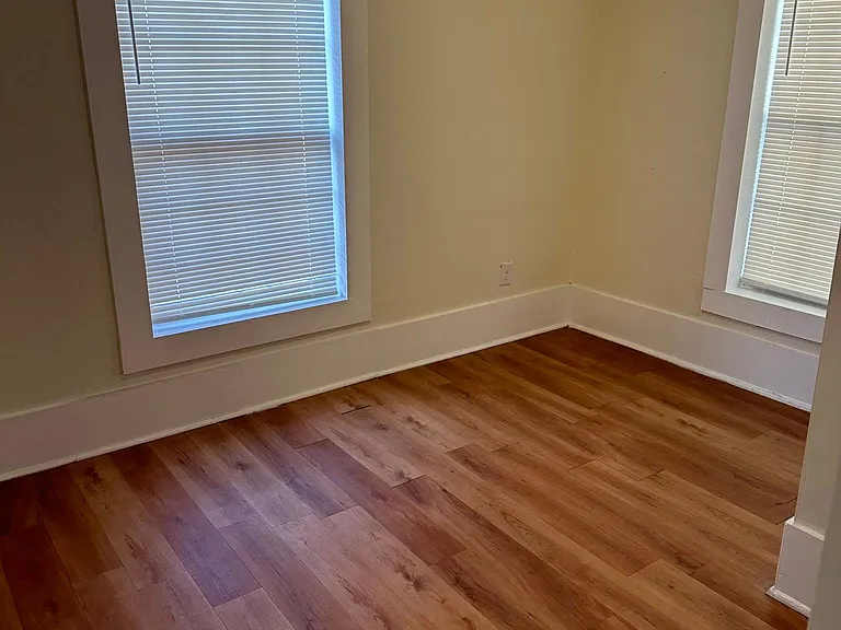 824 Green Ave — Photo 4