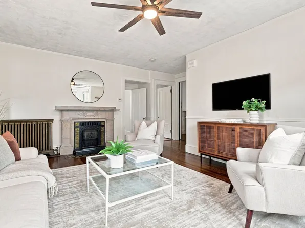 9 Peabody St #9, Newton, MA 02458