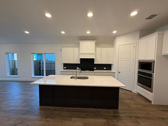 5th image of 2543 Auburn St
