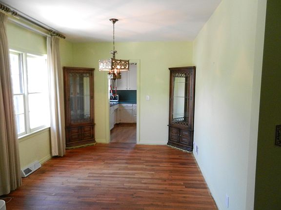 3rd image of 256 Elmwood Dr