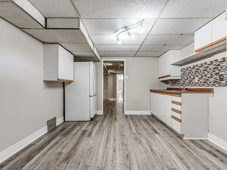 19 Friars Ct — Photo 34