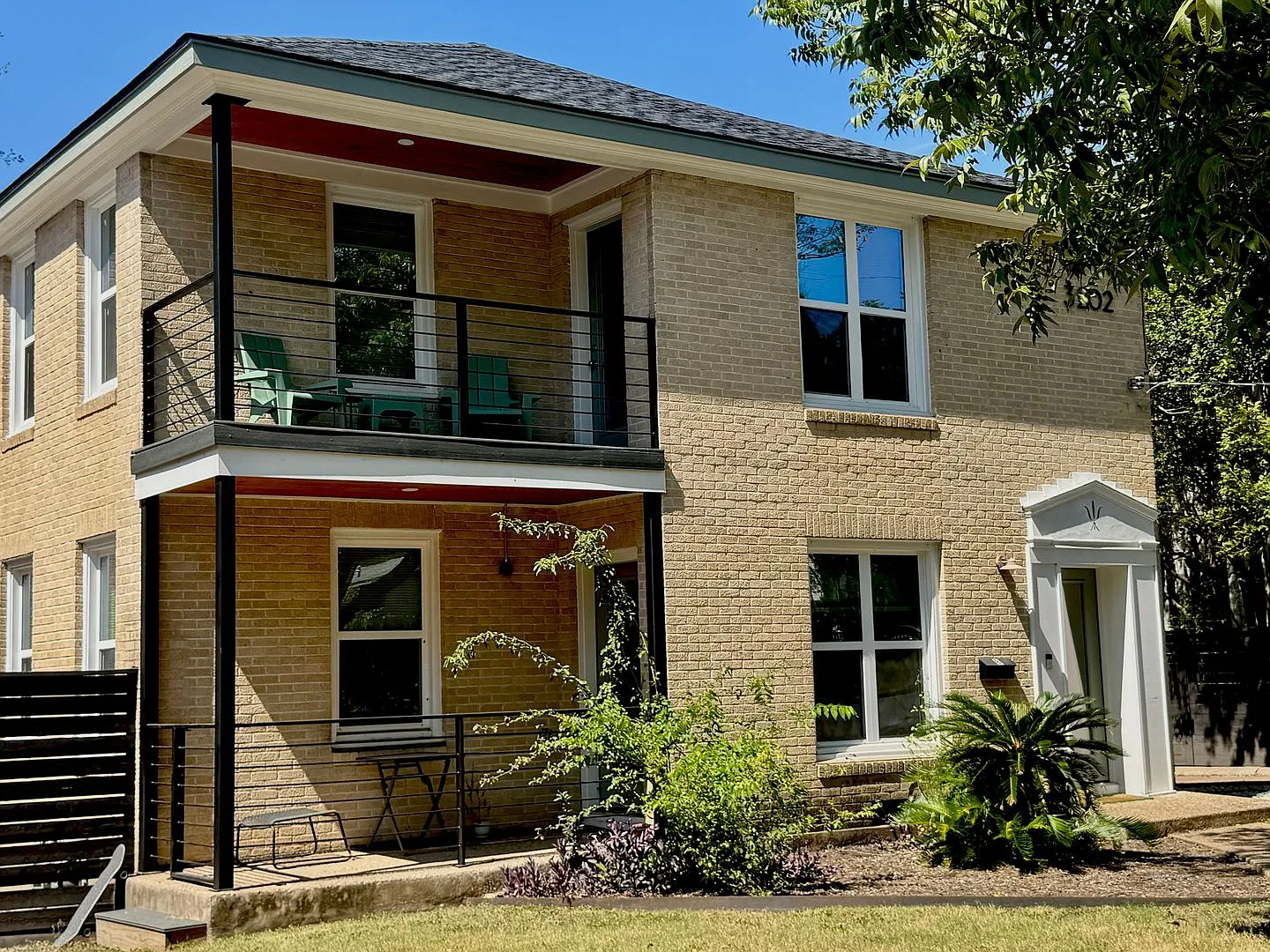 Remodeled 6 Bedroom Walking Distance to UT — Photo 3