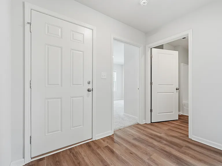 136 Pfitzer Ct — Photo 4