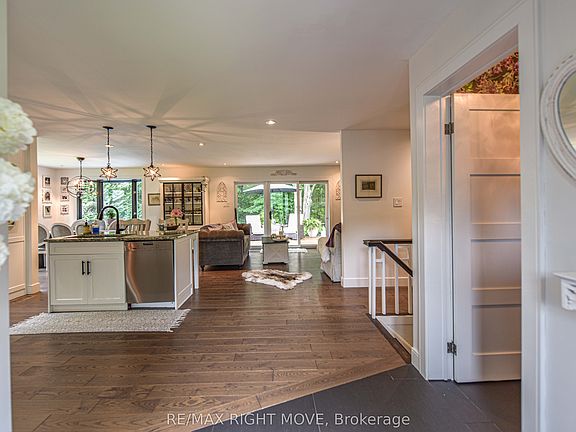 5th image of 1220 Birchcliffe Cres