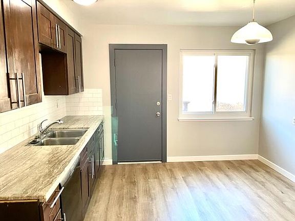 5th image of 43720 Heaton Ave