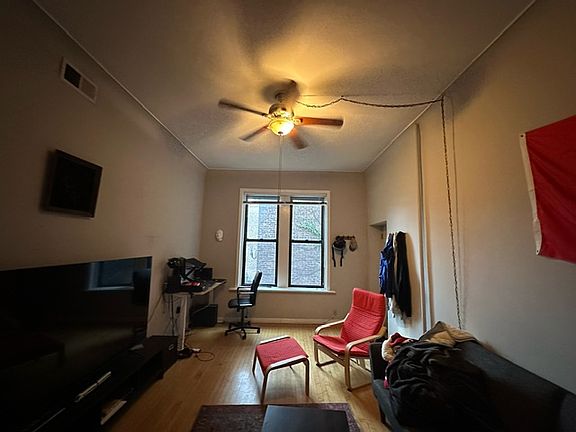 4th image of 1907 W Evergreen Ave #1R