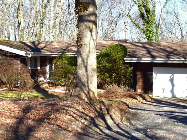 48 Farm Road, Head Of The Harbor, NY 11780