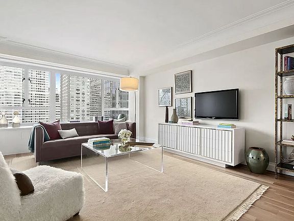 5th image of 200 E 66th St APT D1405