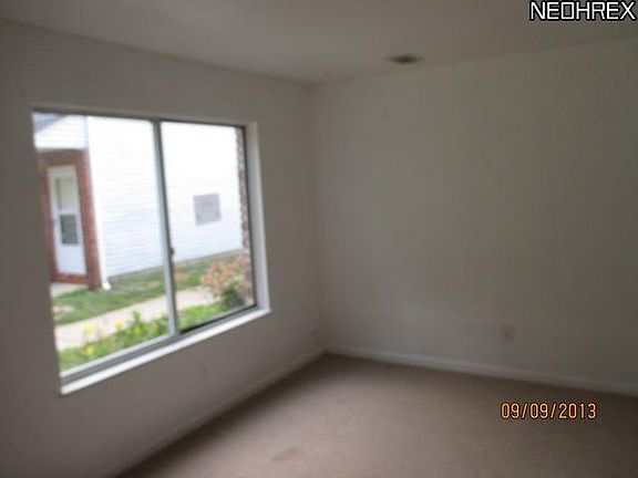 5th image of 412 Peppertree Ln #412