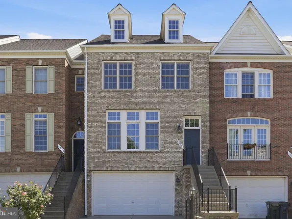 6830 Witton Cir, Gainesville, VA 20155