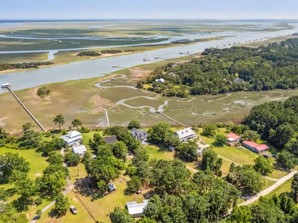 824 Seewee Bluff Rd, Awendaw, SC 29429