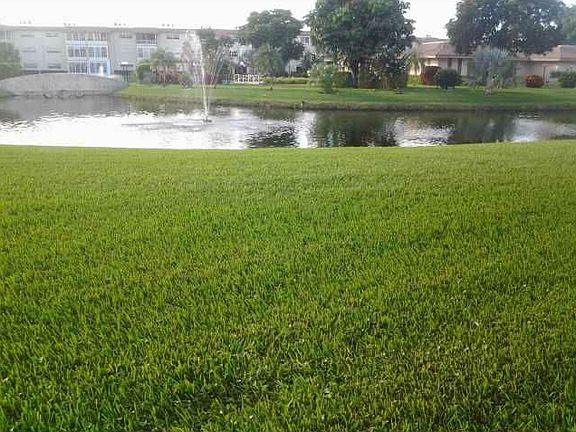 BEAUTIFUL VIEW ON WATER & FOUNTAIN