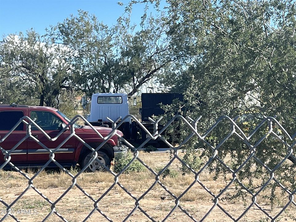 2nd image of 49090 W Wildwood Rd