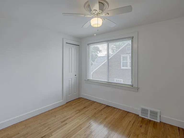 122 W Houstonia Ave — Photo 23