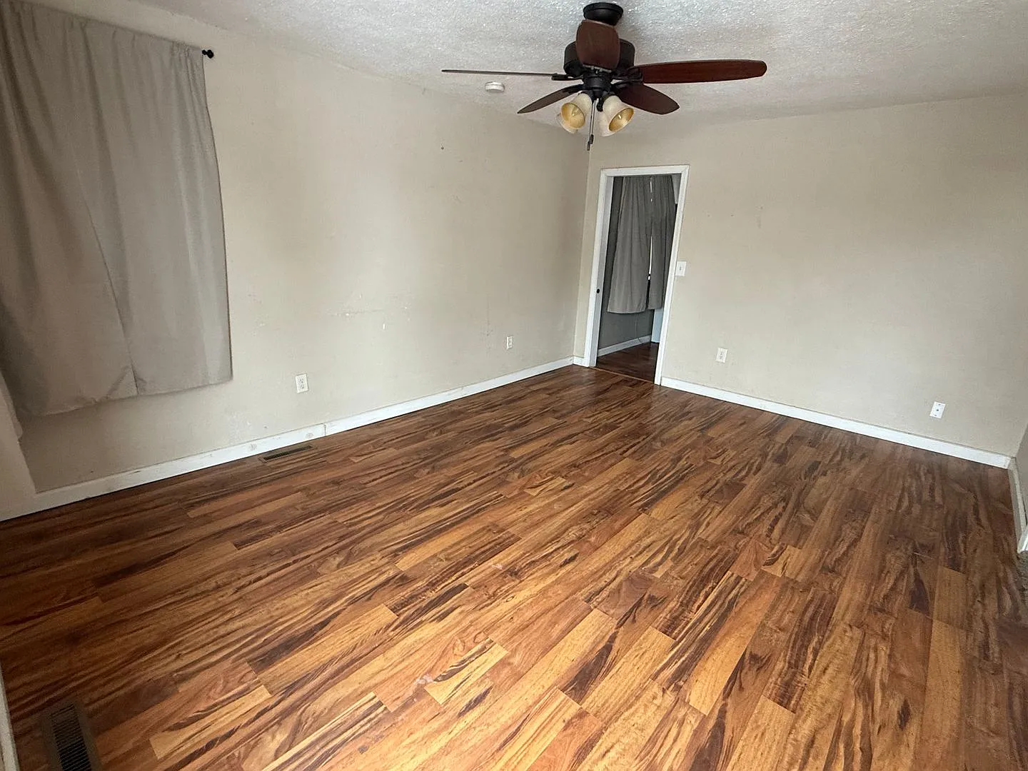 Single-family home available! — Photo 2