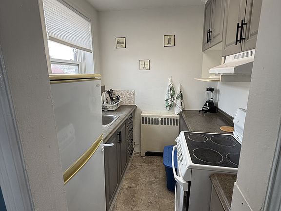 3rd image of 51 Queen St E #S-4