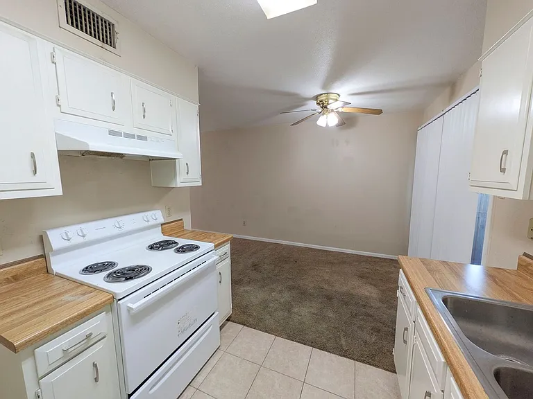 9030 Glen Meadow Ln — Photo 3