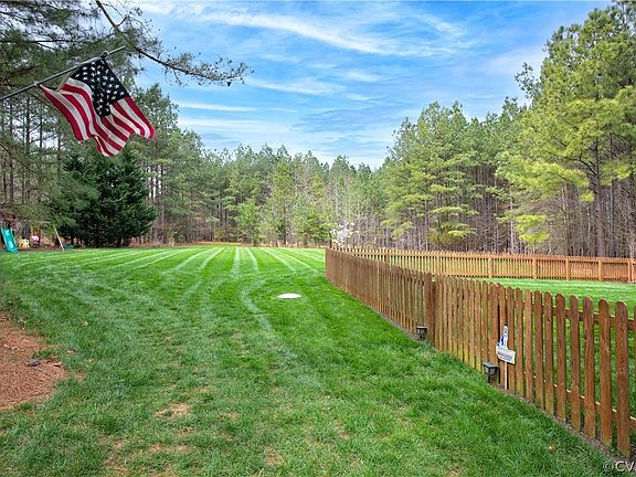 4th image of 3849 Mill Mount Dr