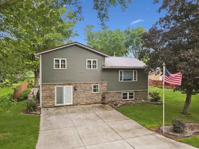 224 S 3rd St, Harpers Ferry, IA, 52146