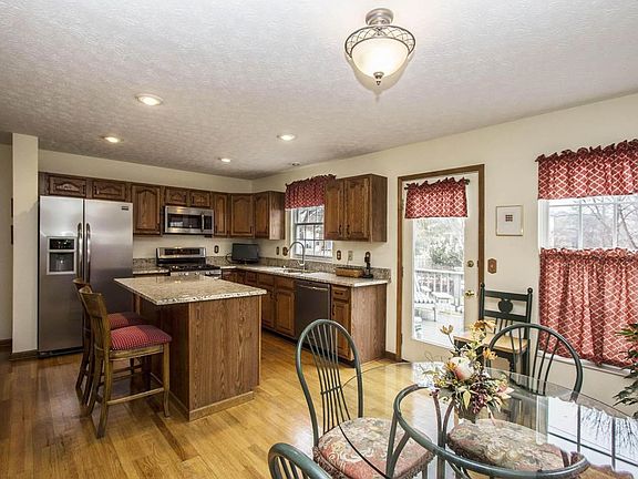 3rd image of 388 Windemere Dr