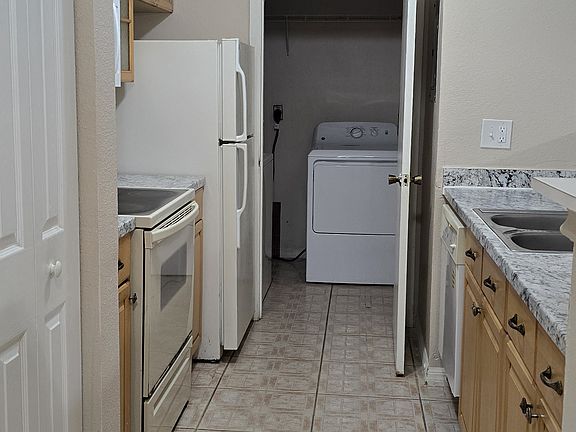 3rd image of 3016 Parkway Blvd APT 112